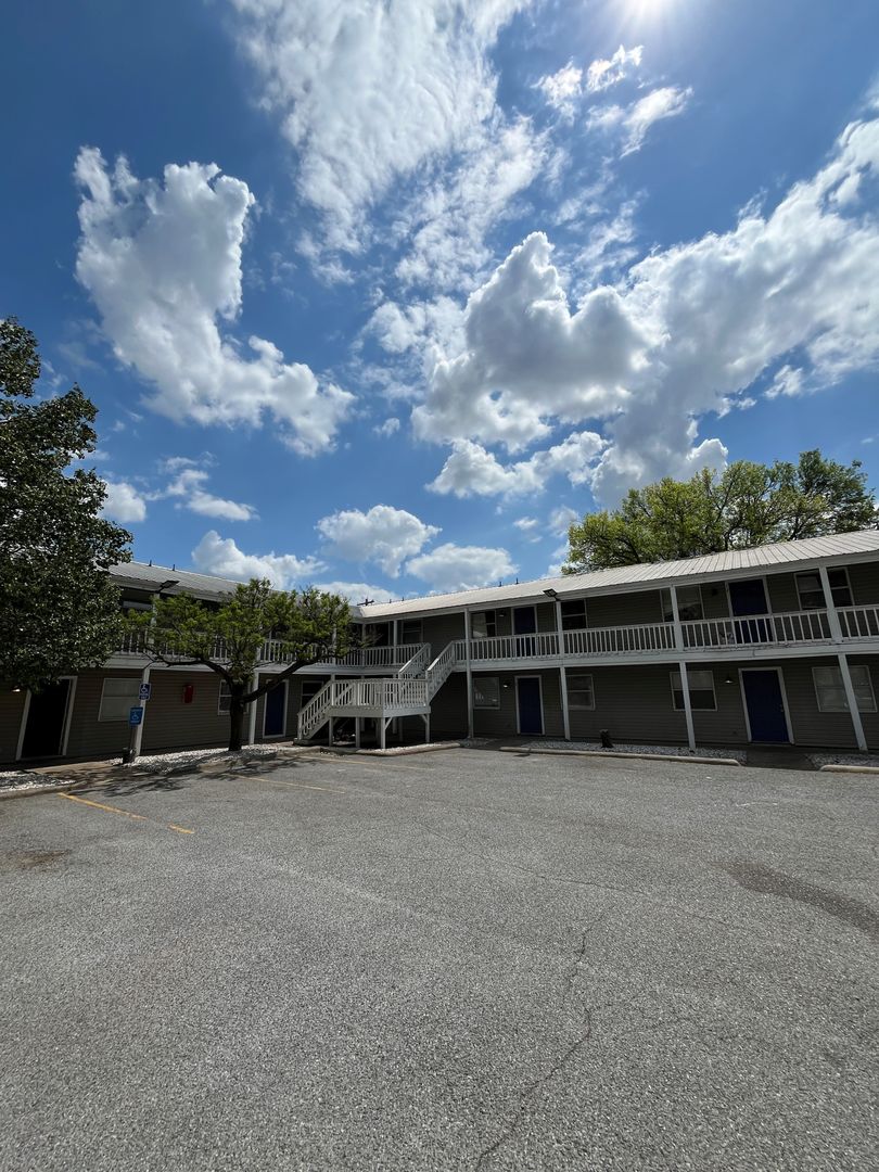 Fayetteville Apartment: 1701 N Lewis Ave