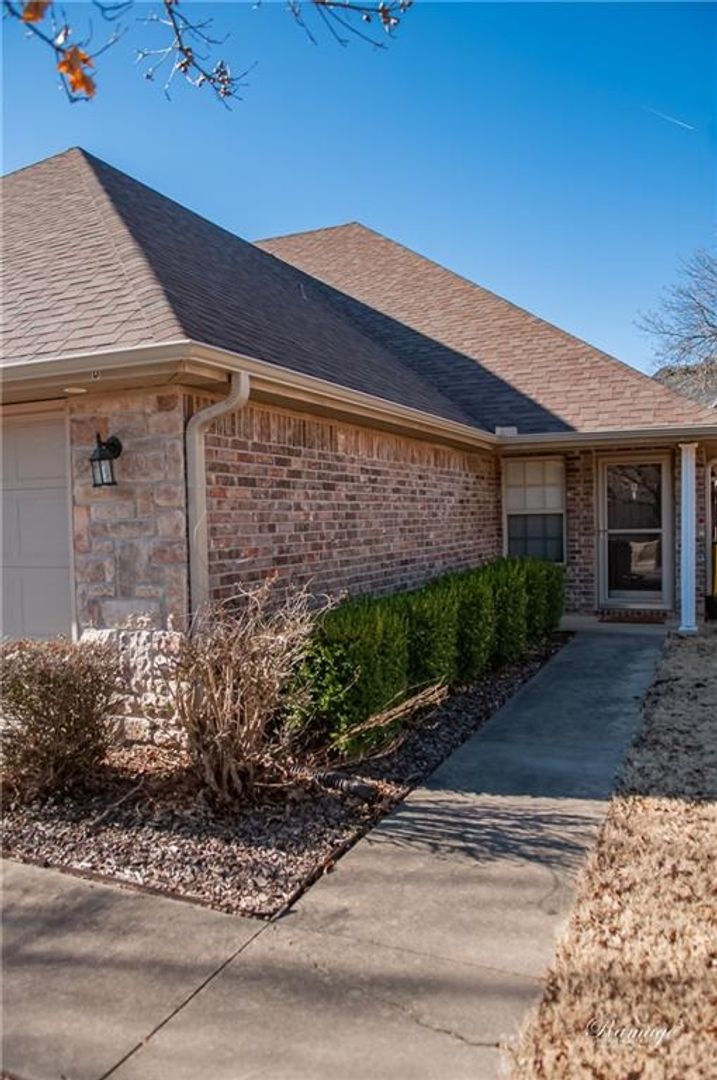 Springdale Apartment: Allegheny Terrace