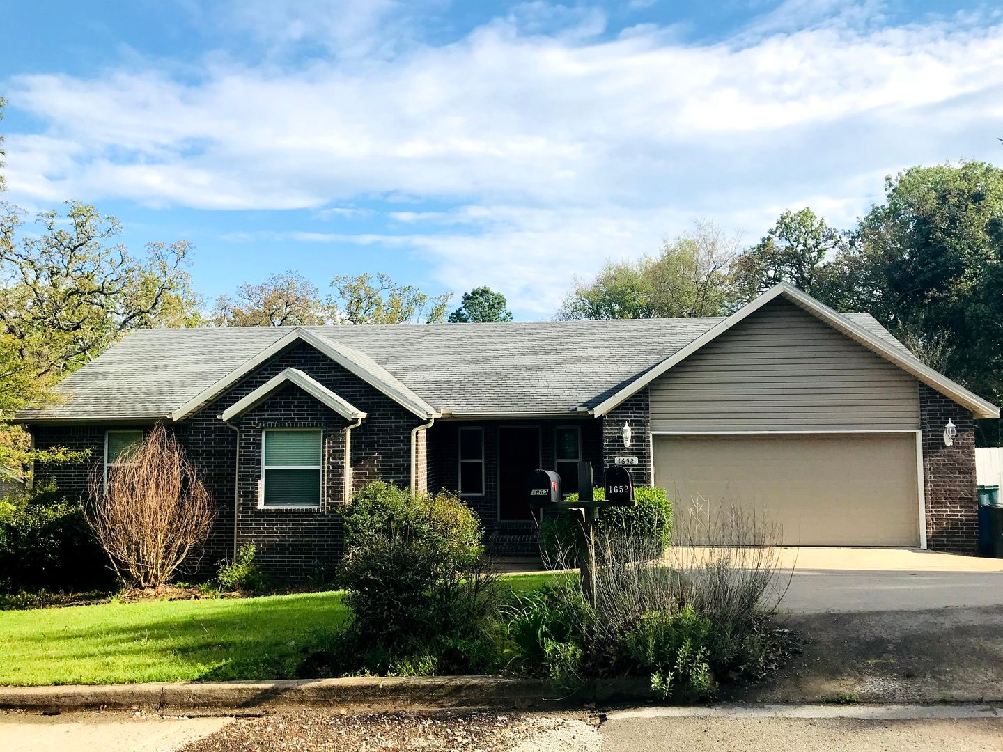Fayetteville House: 1652 Cedar St