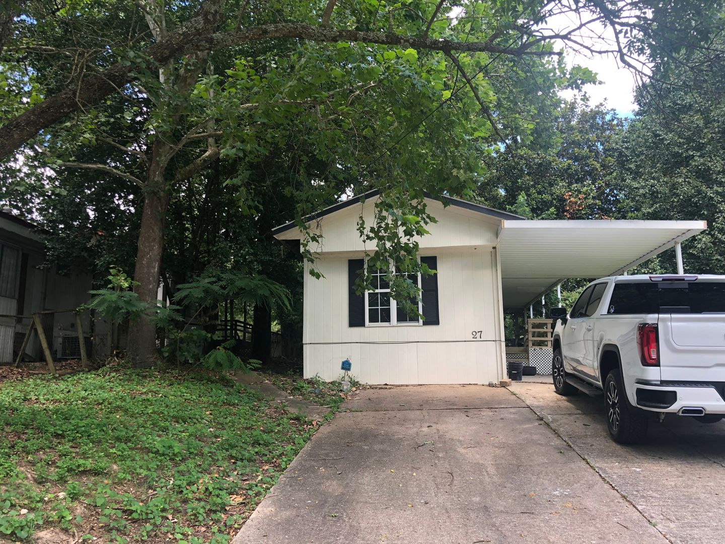 Bella Vista Apartment: 27 Skyline