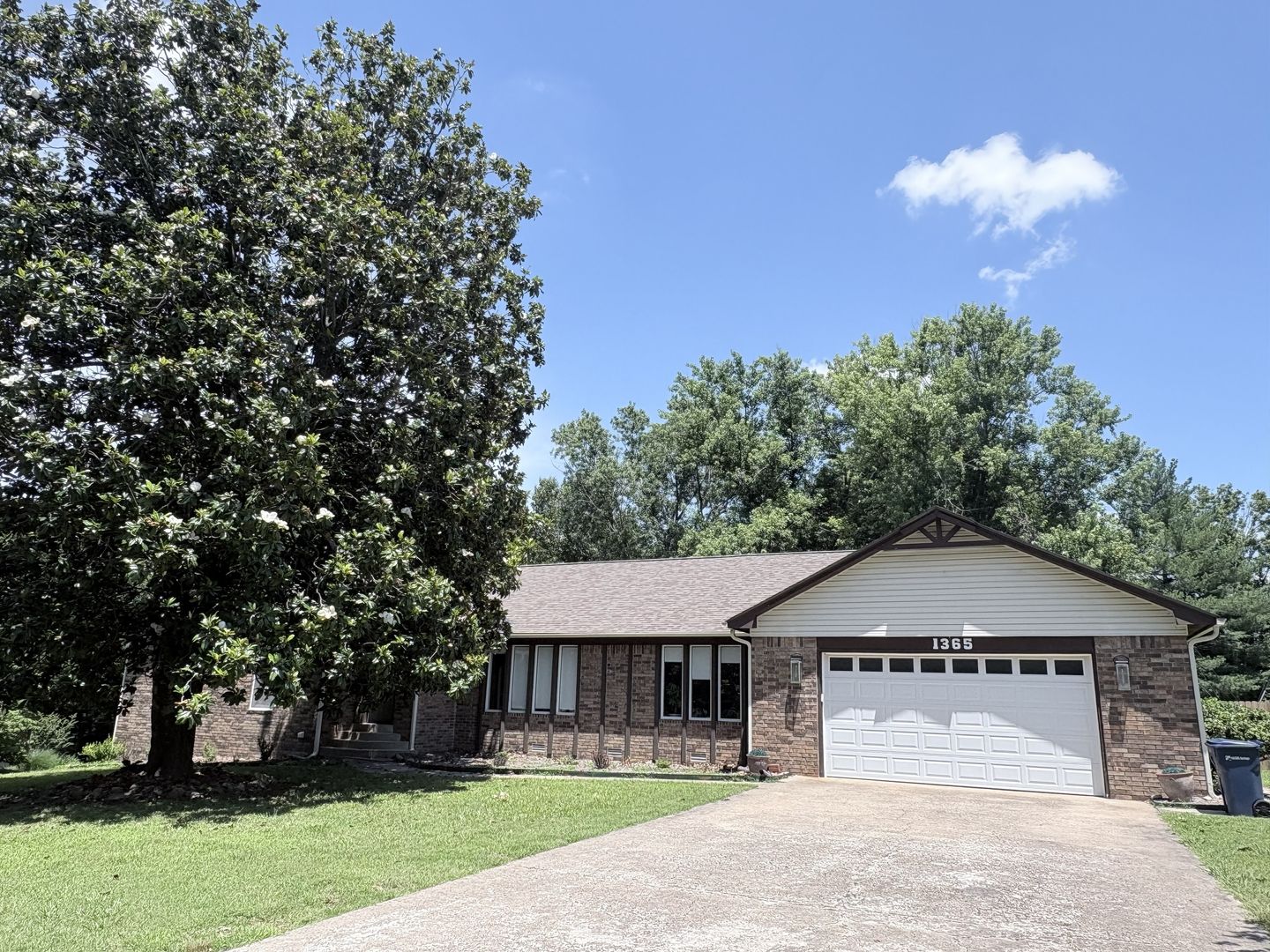 Siloam Springs House: 1365 Twin Springs