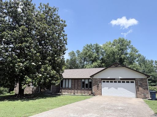 Remarkable 4 bed 2.5 bath w/ basement in Siloam Springs – photo 1