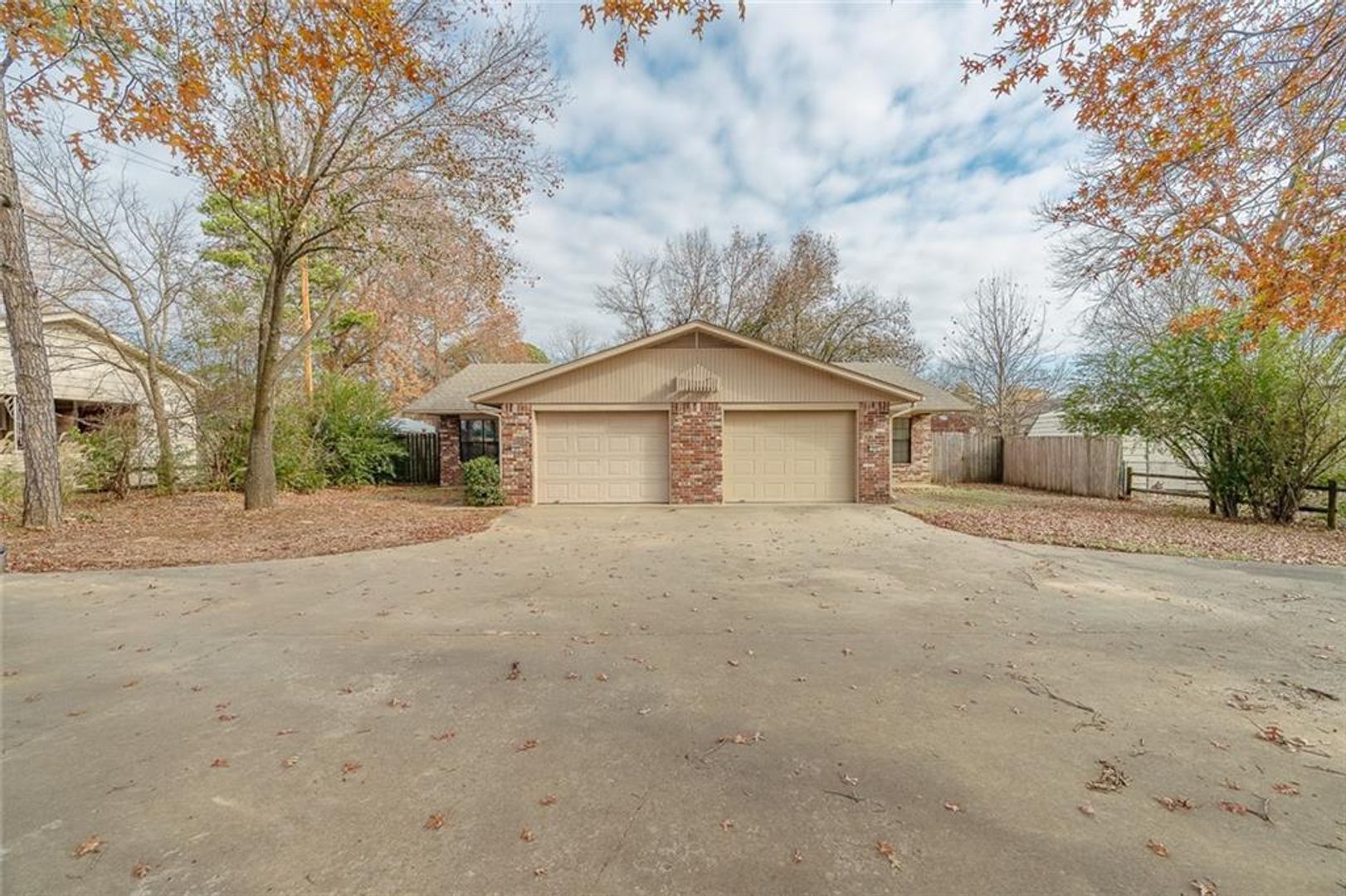 Fayetteville House: 374 Crossover Rd