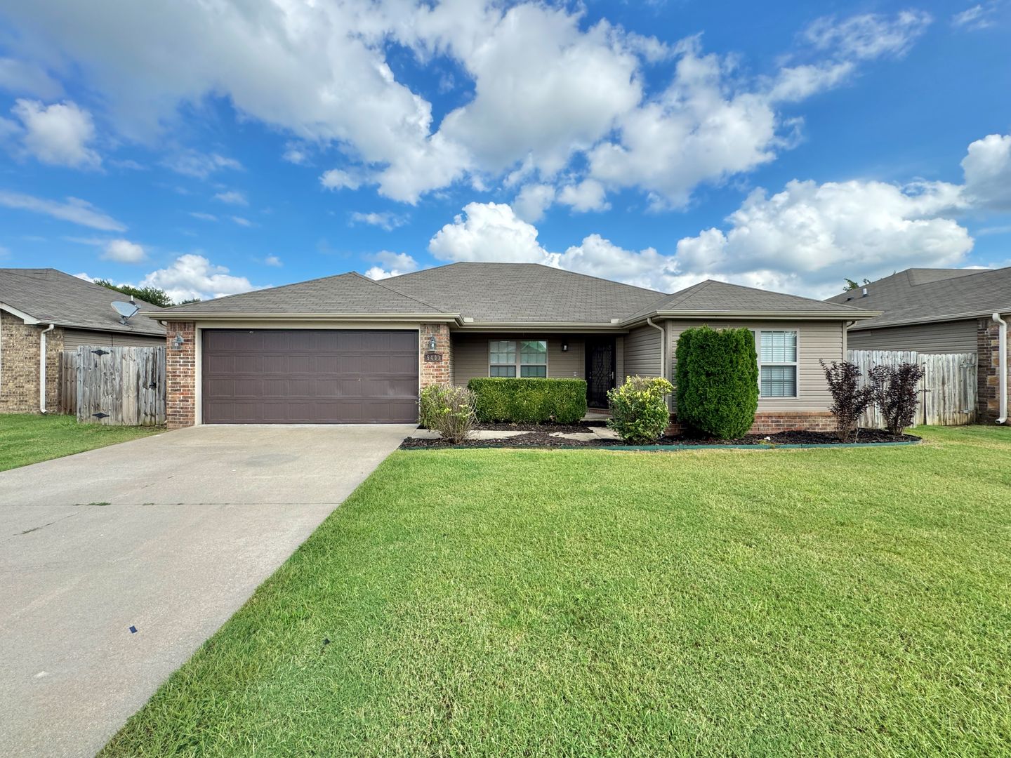 Bentonville House: 5403 Carlisle st