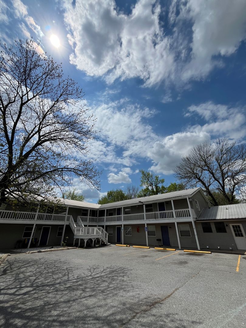 Fayetteville Apartment: 1701 N Lewis Ave