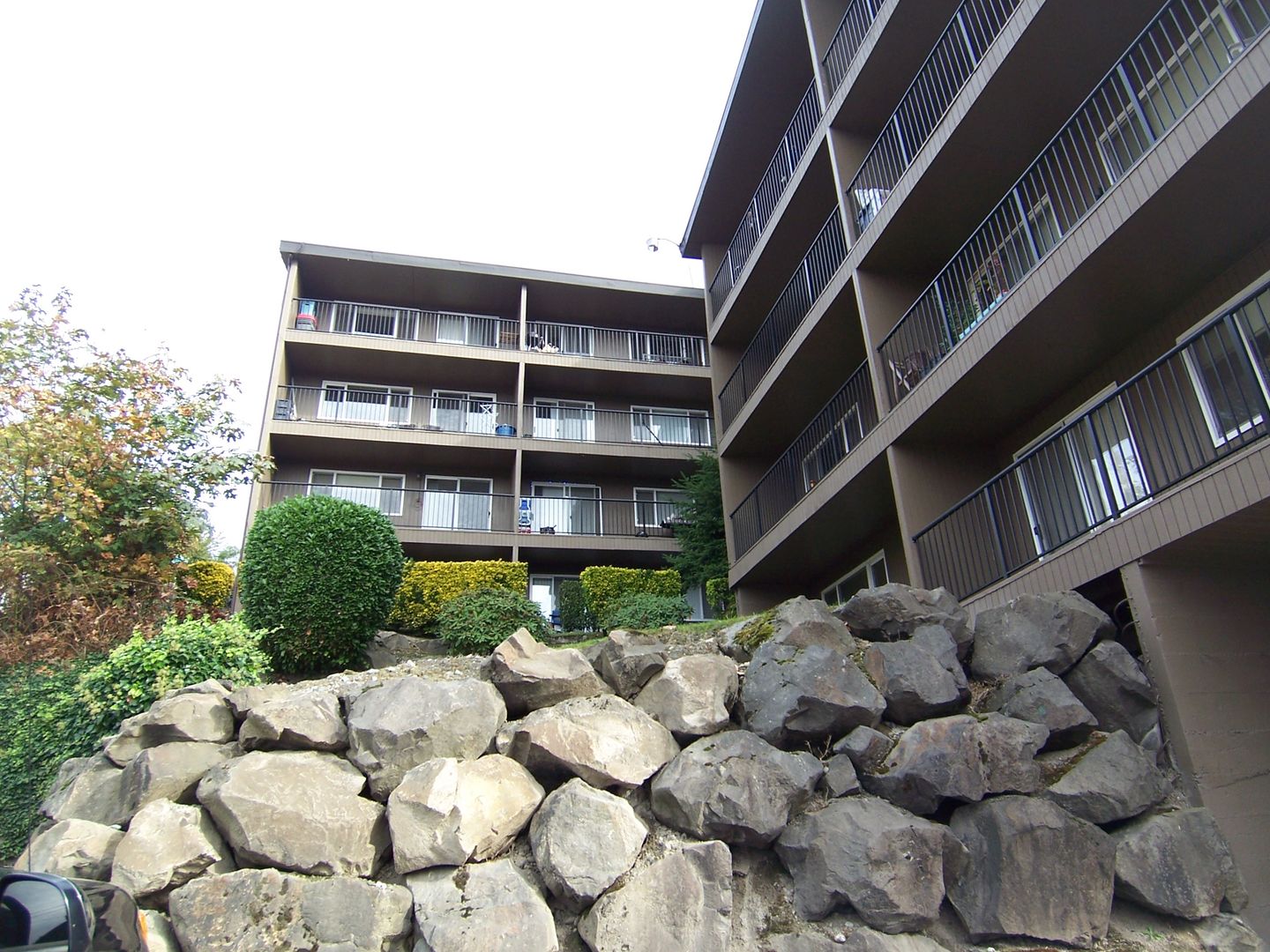 Seattle Apartment: 2655 14th Ave W