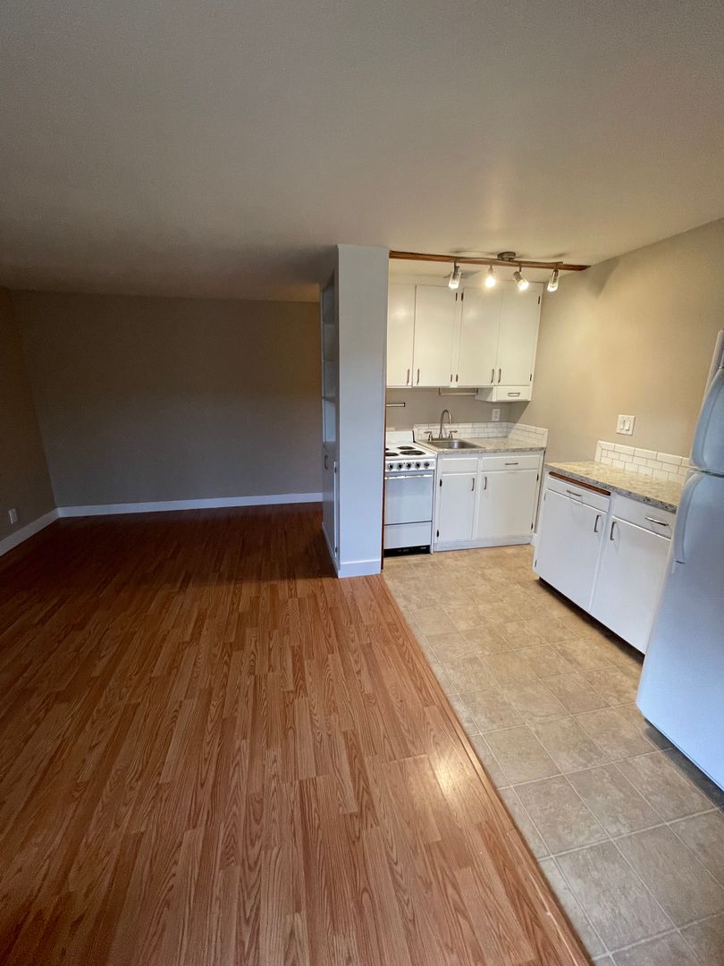 Seattle Apartment: 320 Valley St