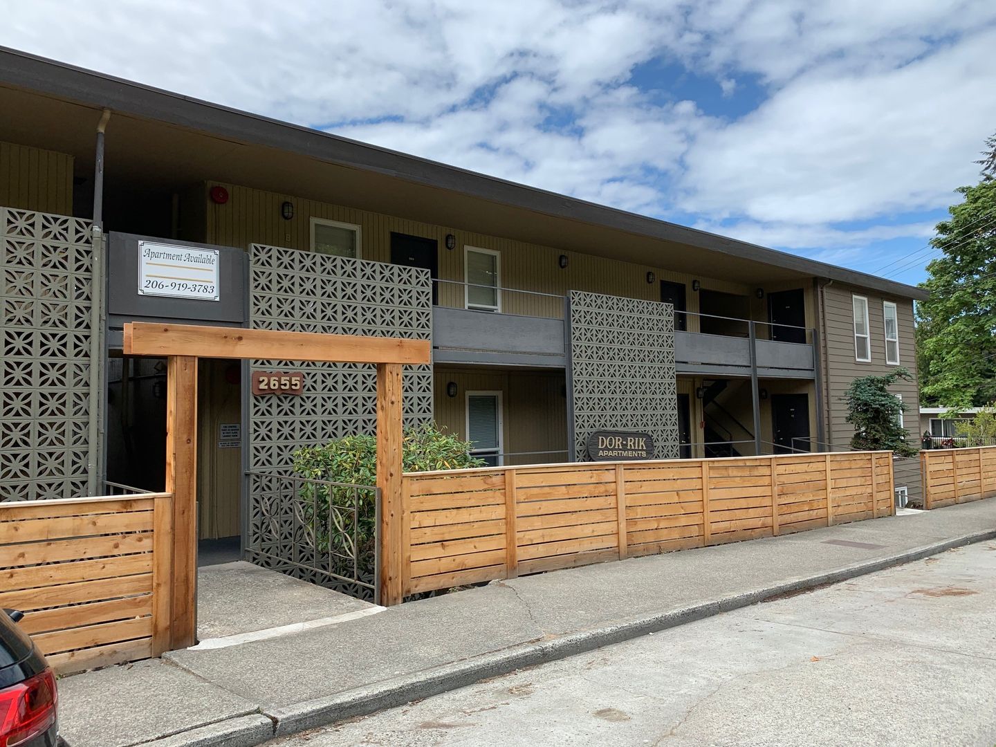 Seattle Apartment: 2655 14th Ave W