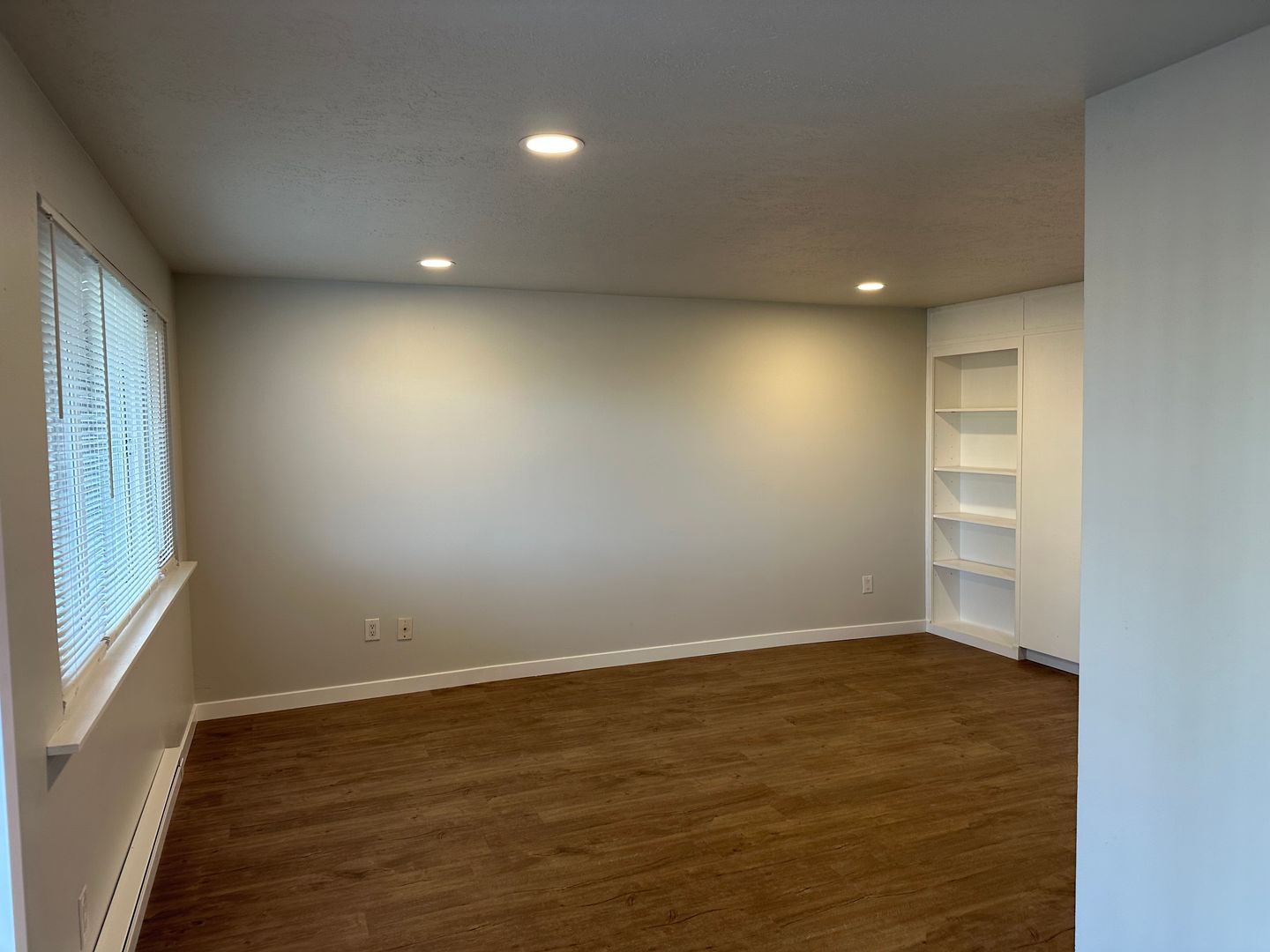 Seattle Apartment: 2655 14th Ave W