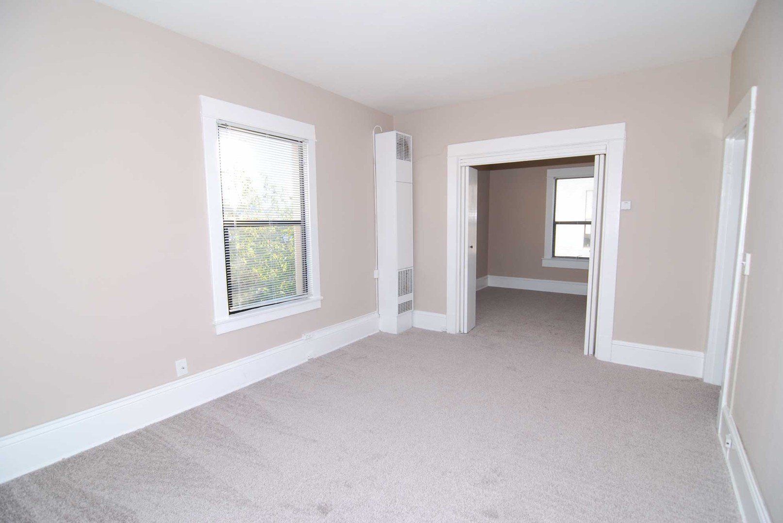 Seattle Apartment: 715 4th Ave N