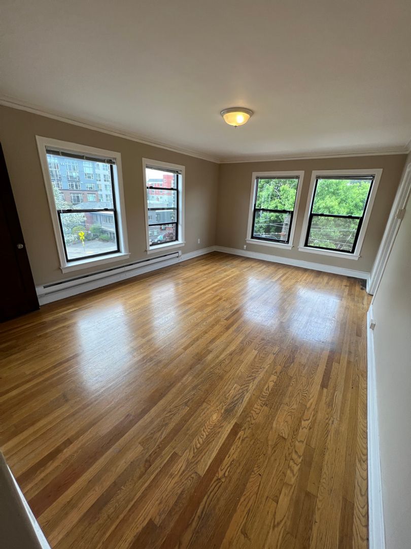 Seattle Apartment: 135 Harvard Ave E