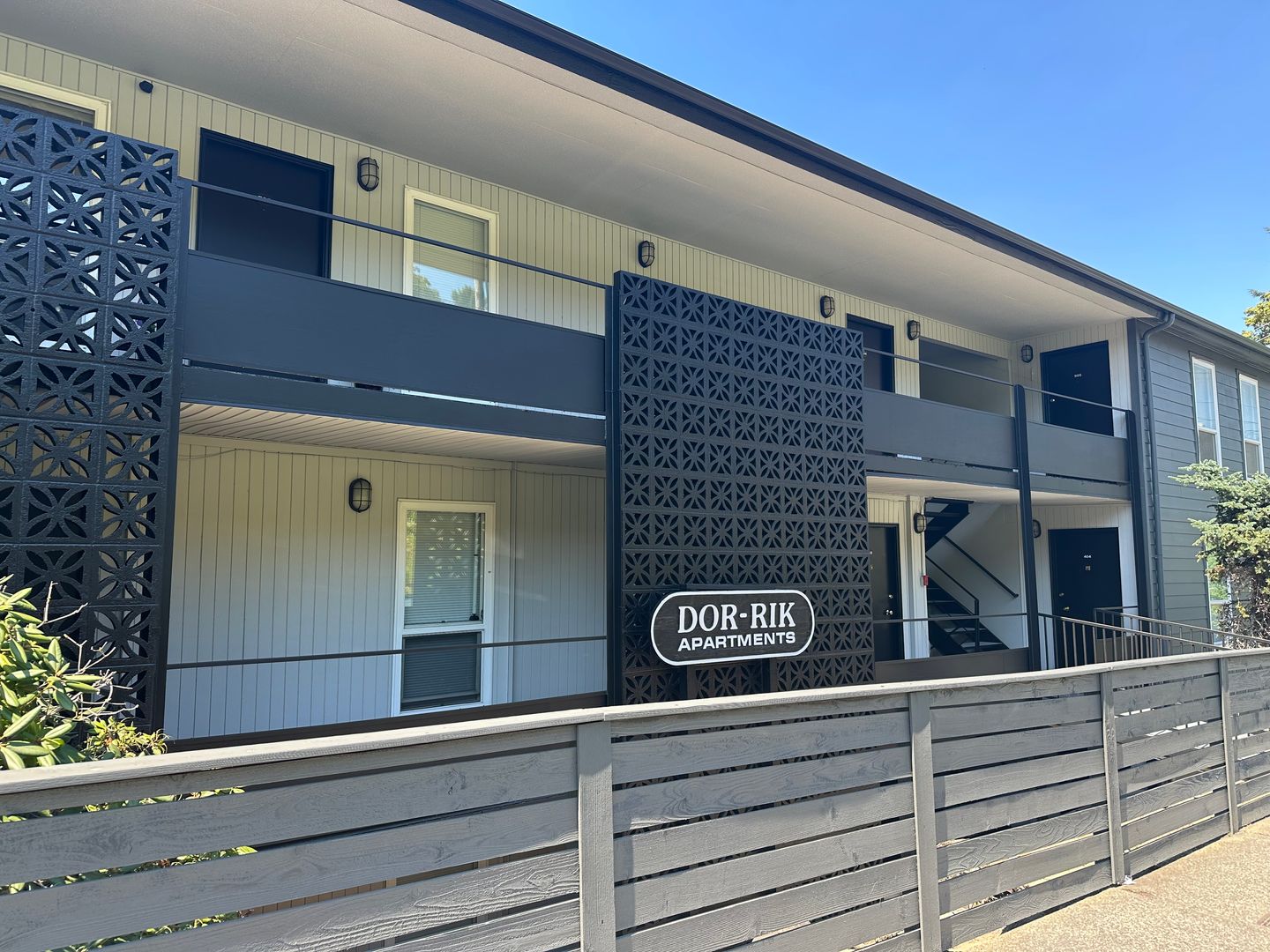 Seattle Apartment: 2655 14th Ave W