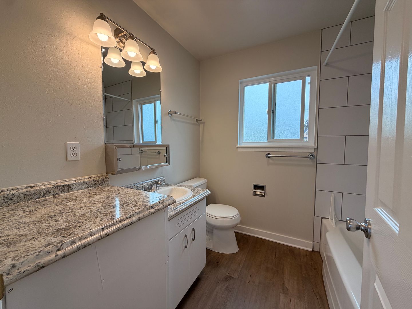 Edmonds Apartment: 21323 80th Ave W