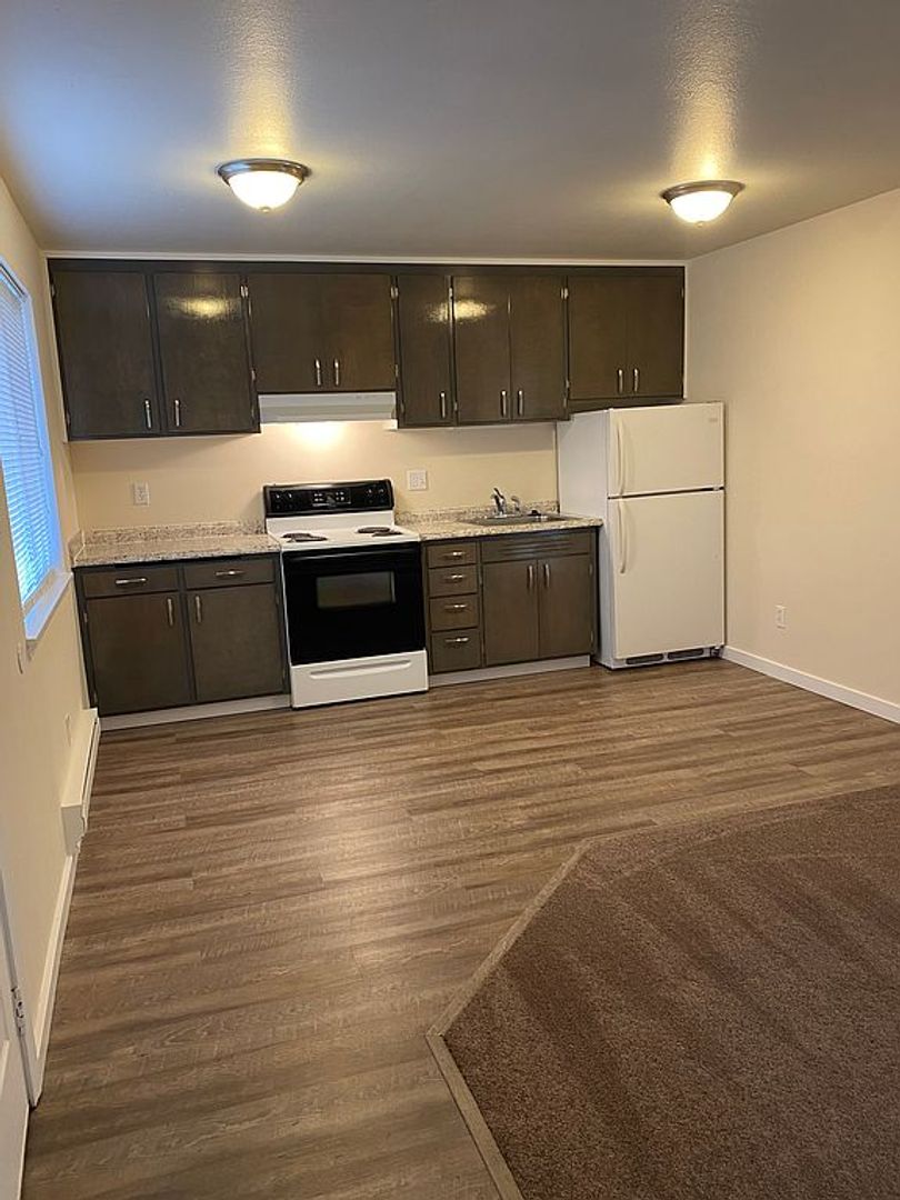 Edmonds Apartment: 21323 80th Ave W