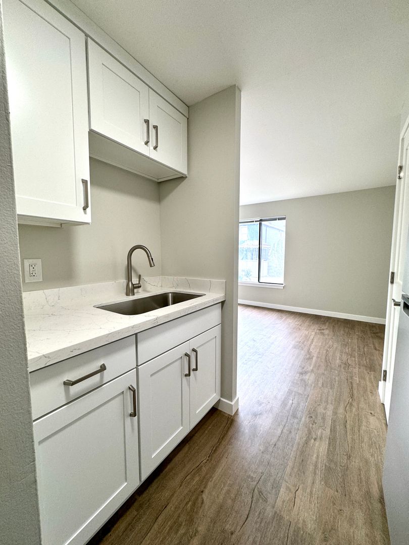 Seattle Apartment: 600 E Denny Way