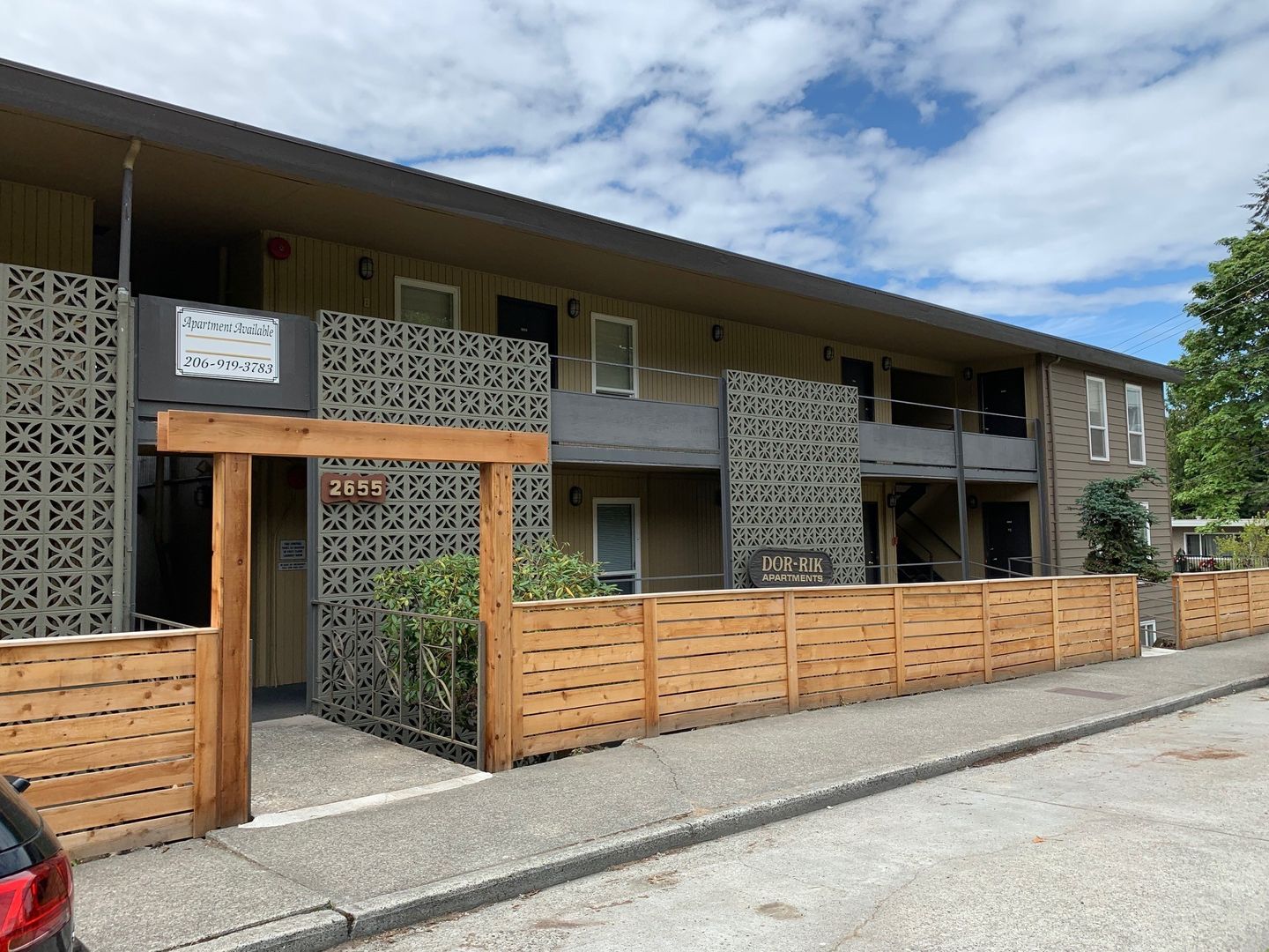 Seattle Apartment: 2655 14th Ave W