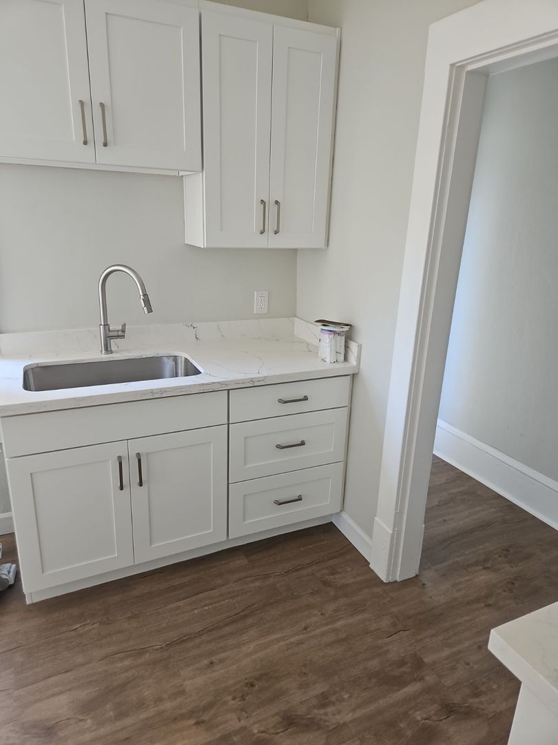 Seattle Apartment: 715 4th Ave N