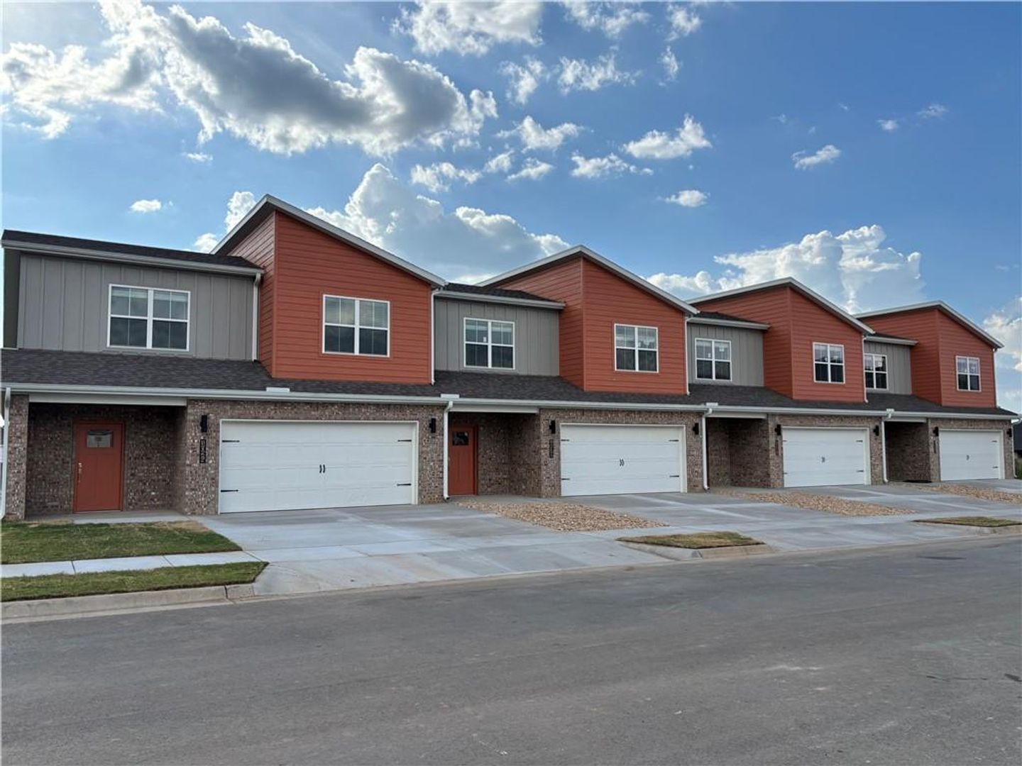 Pea Ridge House: 1020 Seaborn Way