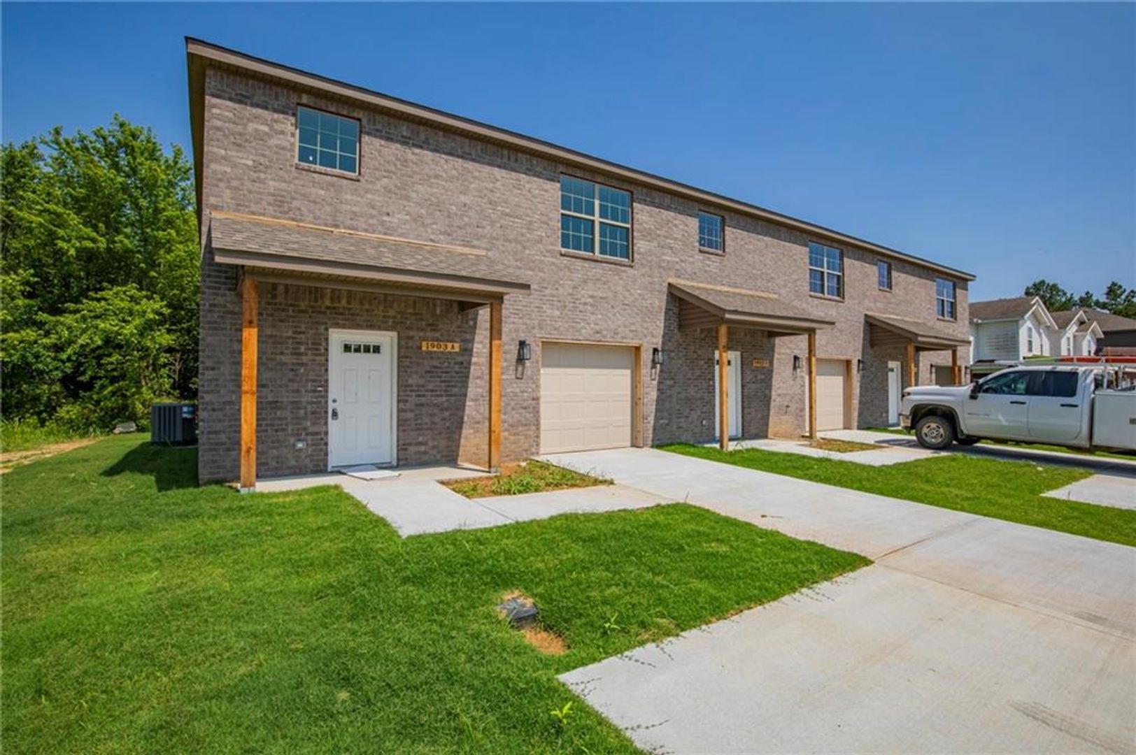 Siloam Springs House: 1903-B Azlin Place