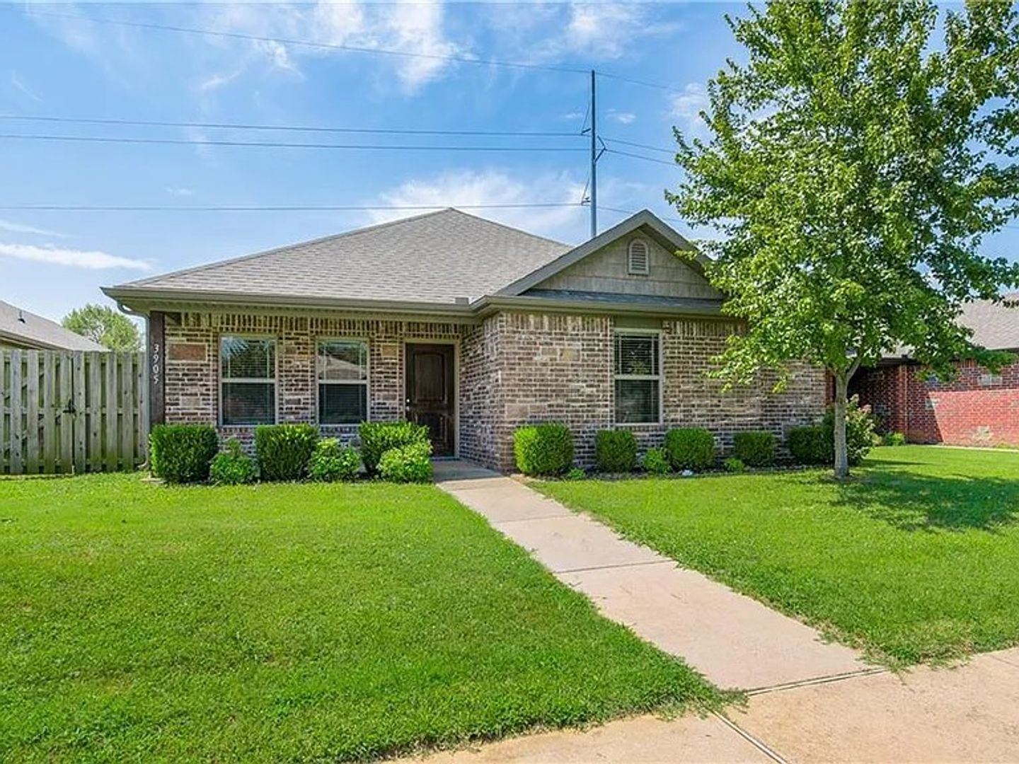 Bentonville House: 3905 SW Capstone Avenue