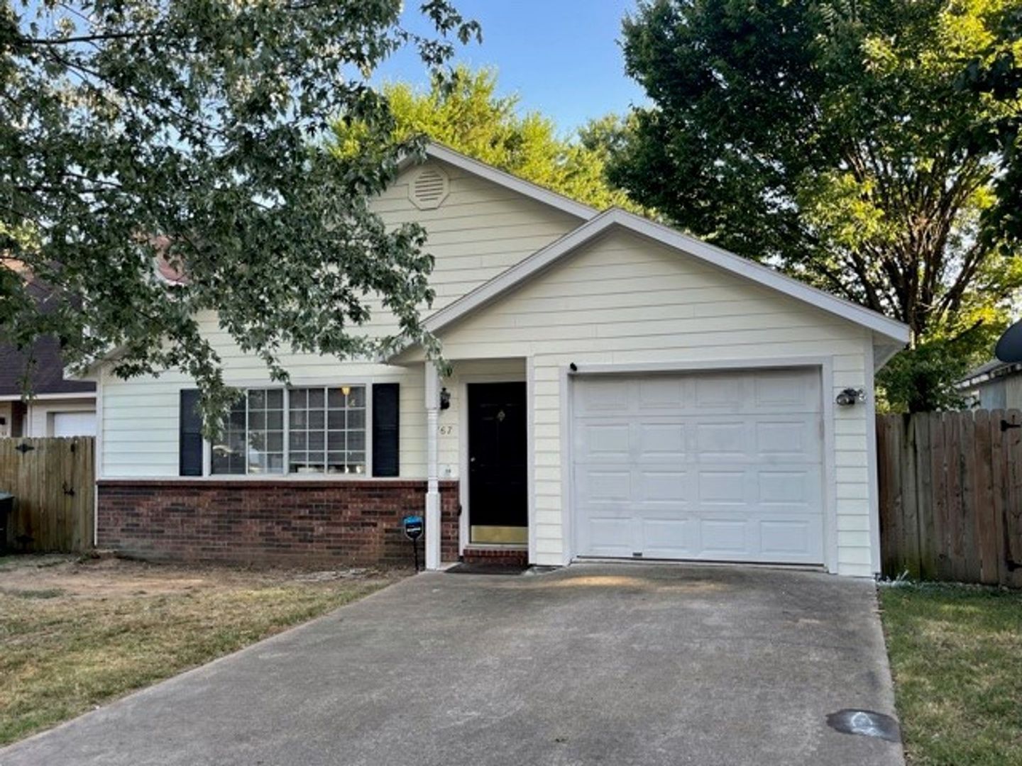 Fayetteville House: 767 W. Van Gogh Place