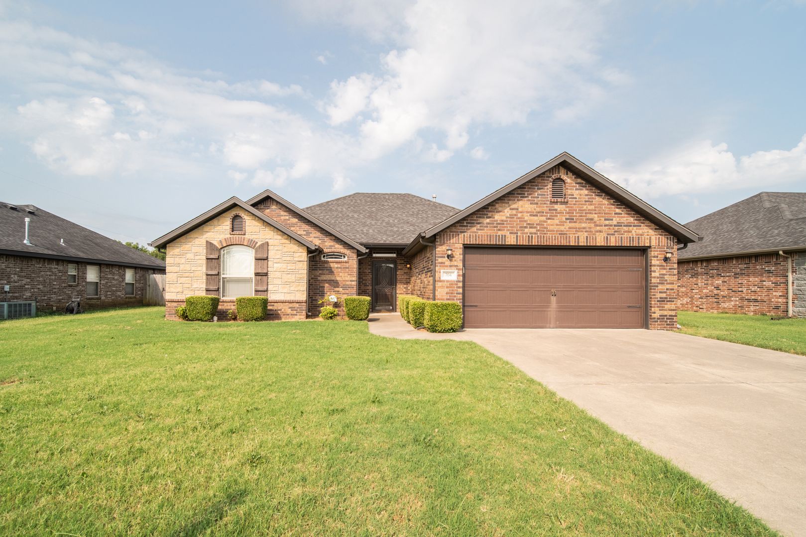 Bentonville House: 704 SW Cabriolet St.