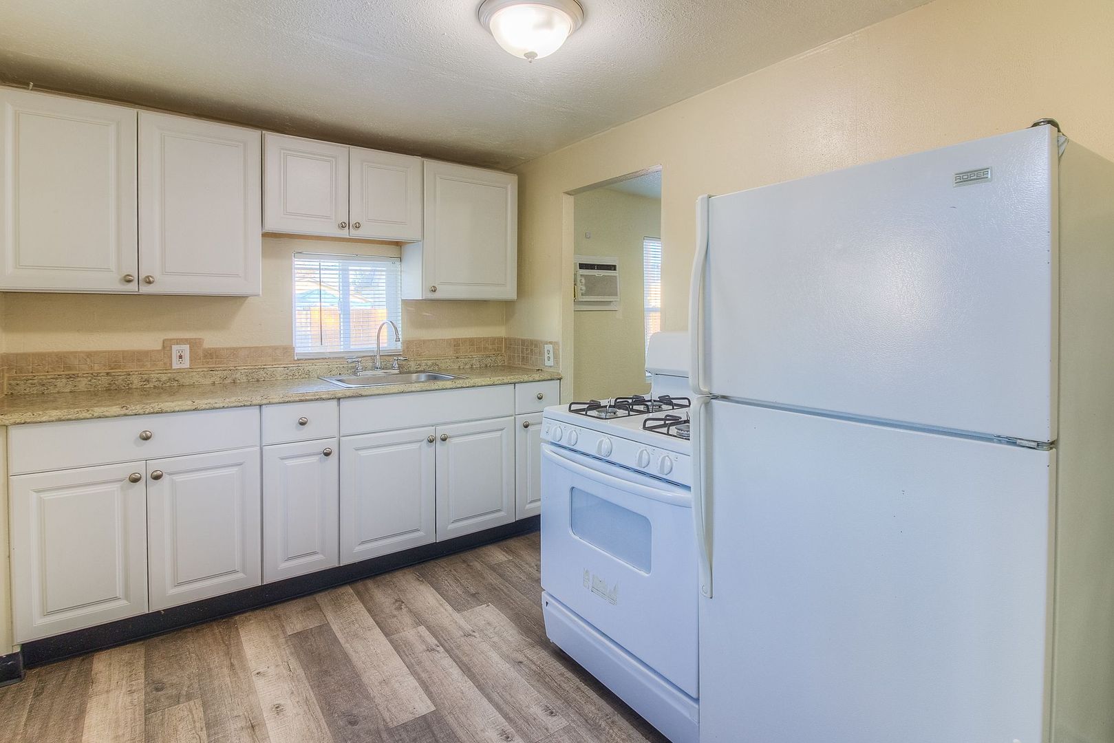 Yakima Apartment: 411 S Naches Avenue