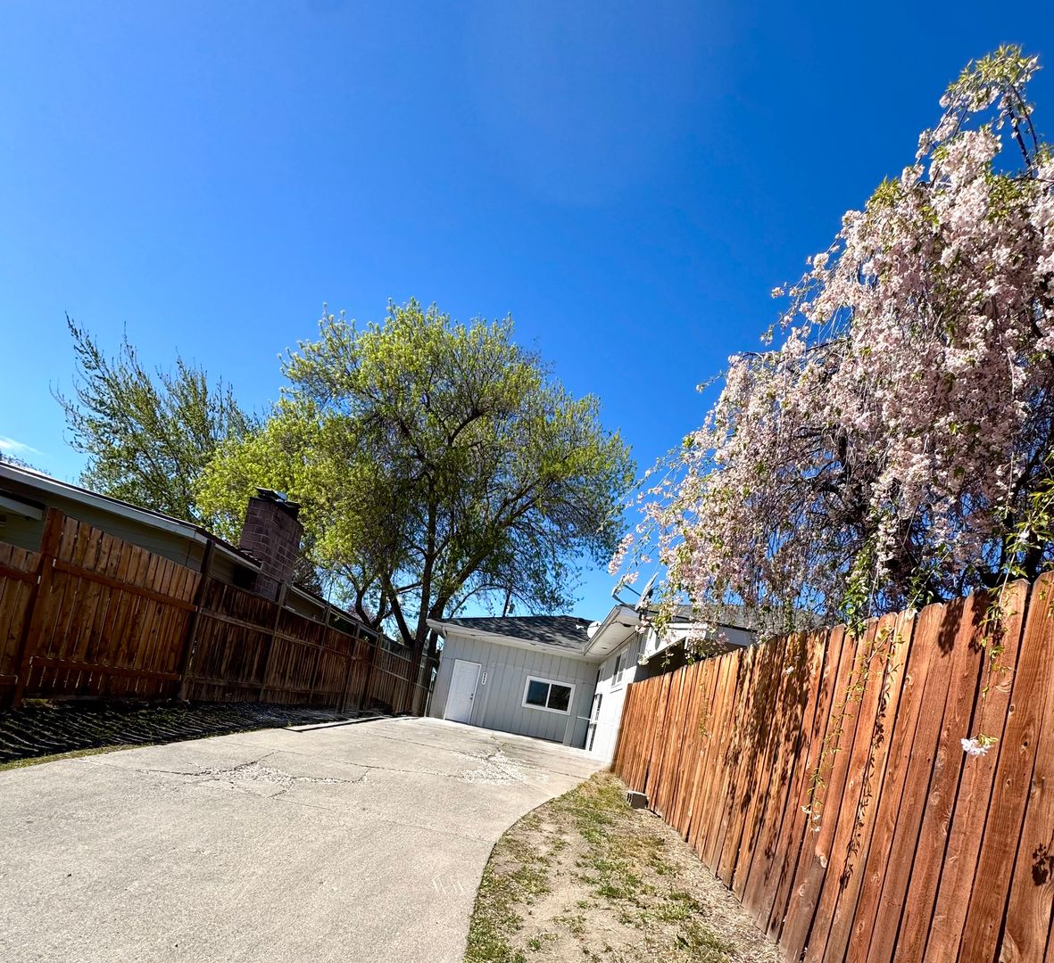 Yakima Apartment: 902 S 29th Avenue