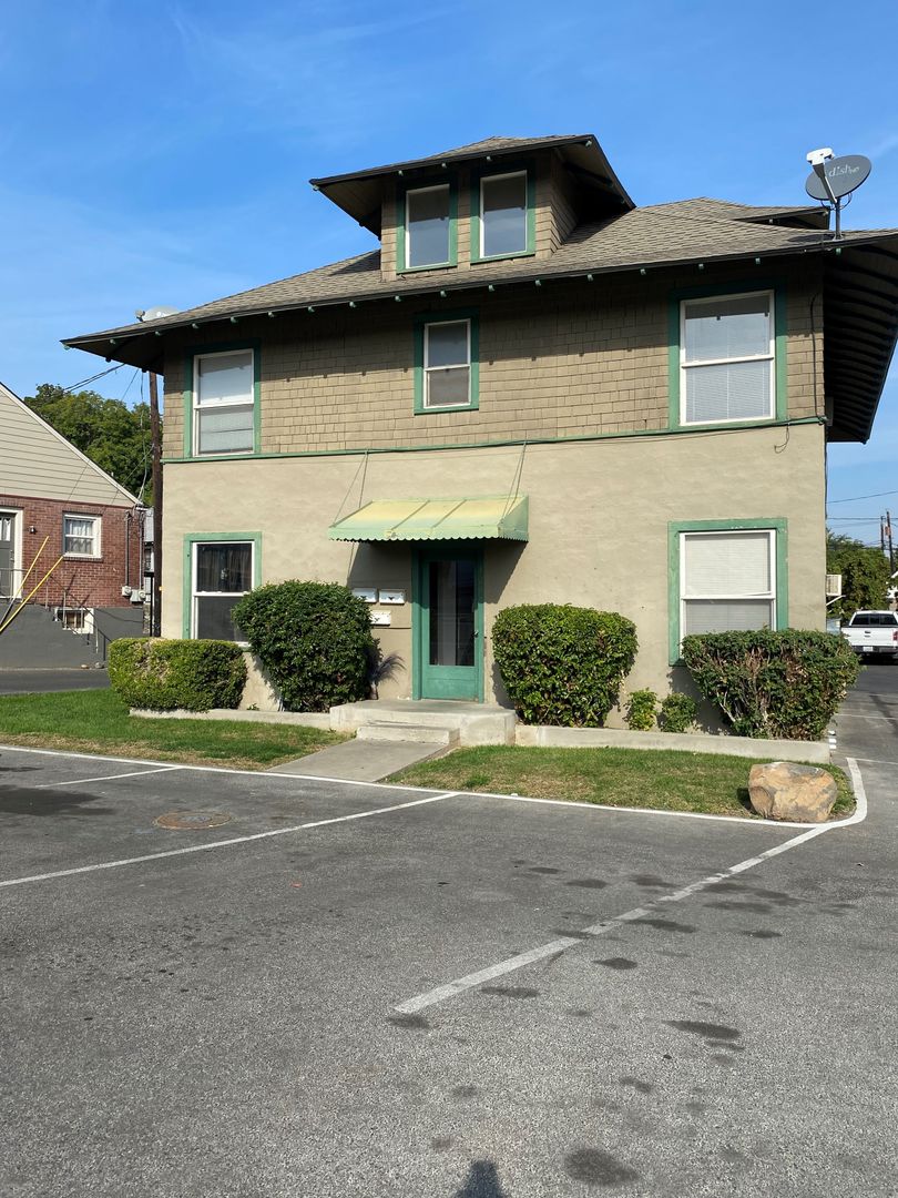 Yakima Apartment: 1205 W Yakima Avenue