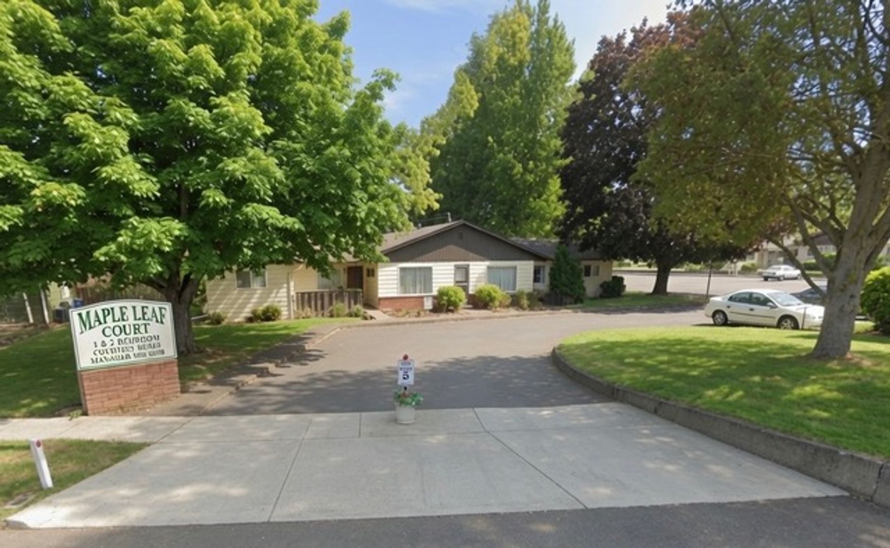 Salem Apartment: 1810 A Street NE