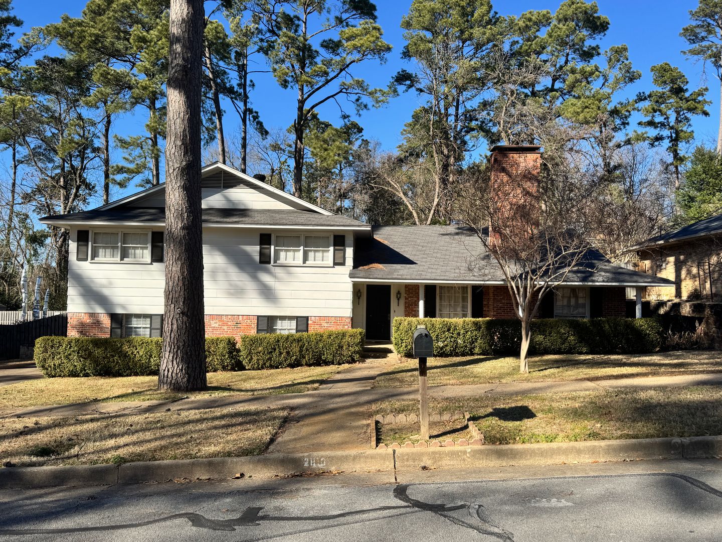 Tyler House: 2810 Roanoke Ln