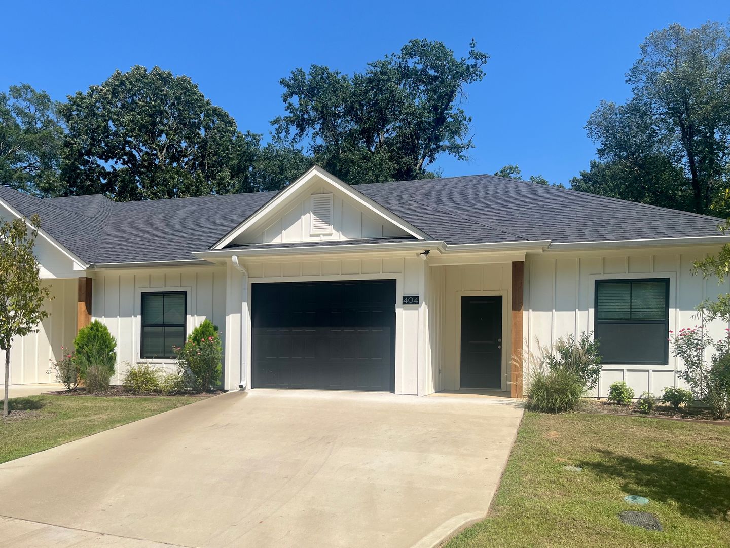 Tyler Apartment: 1011 McClenny