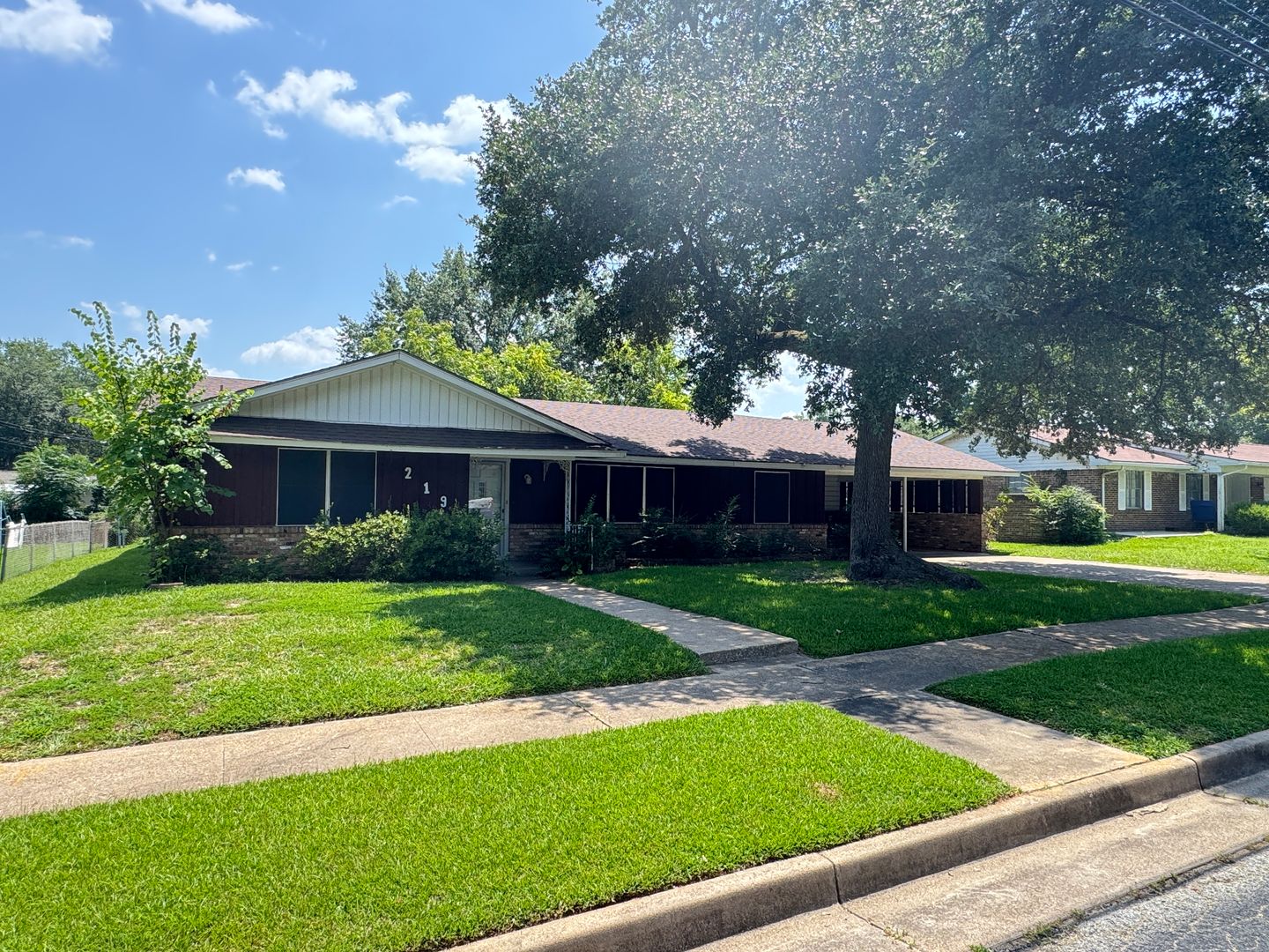 Tyler House: 219 Stanford St.