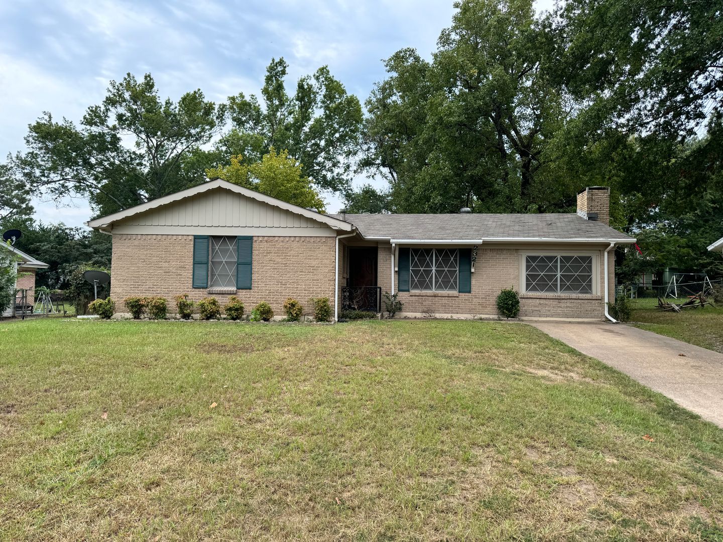 Tyler House: 2321 McKenzie Drive