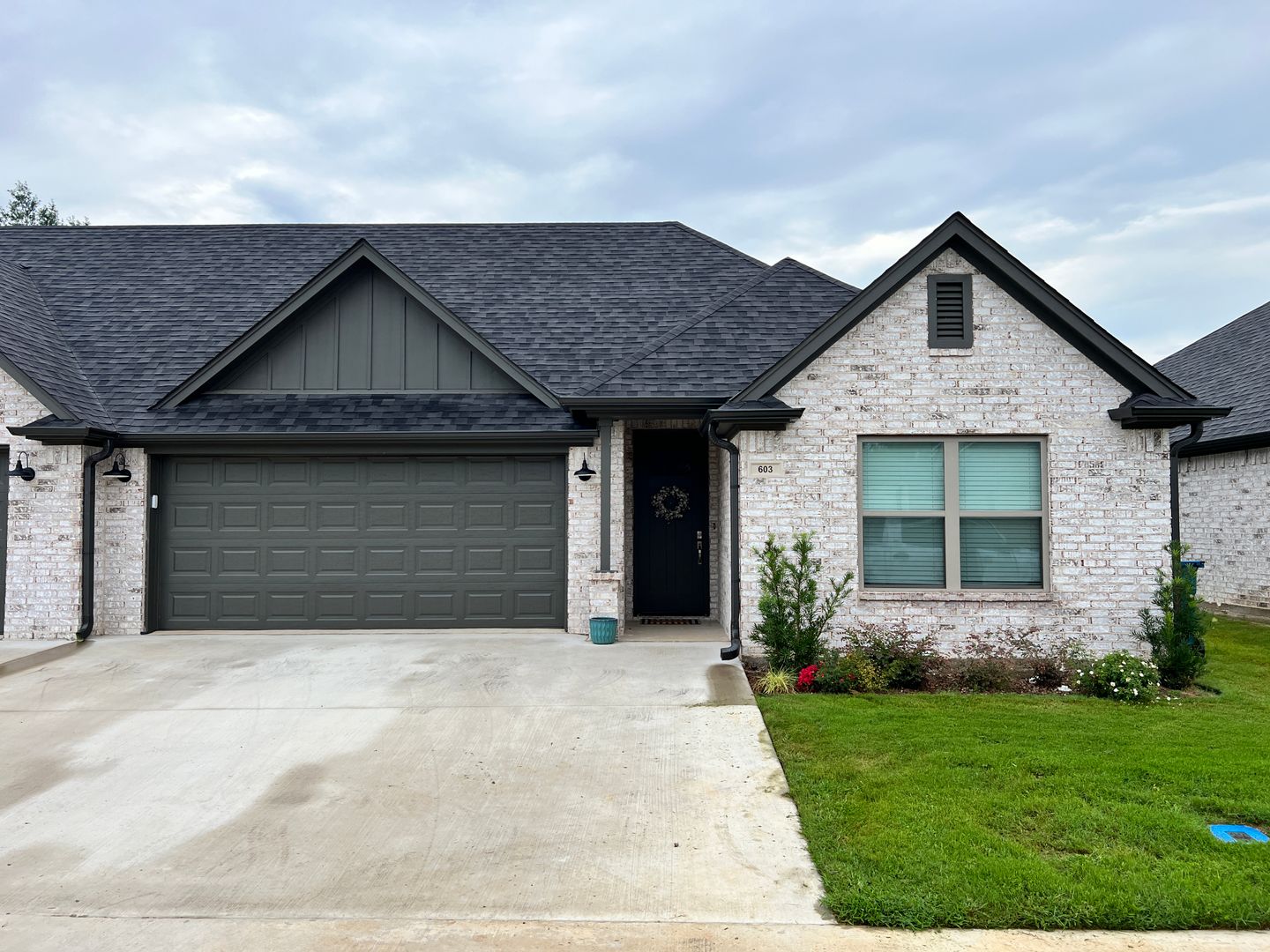 Whitehouse Apartment: 101 Maji Rd.