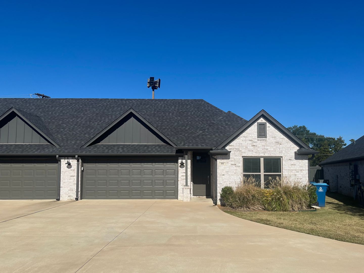 Whitehouse Apartment: 101 Maji Rd.