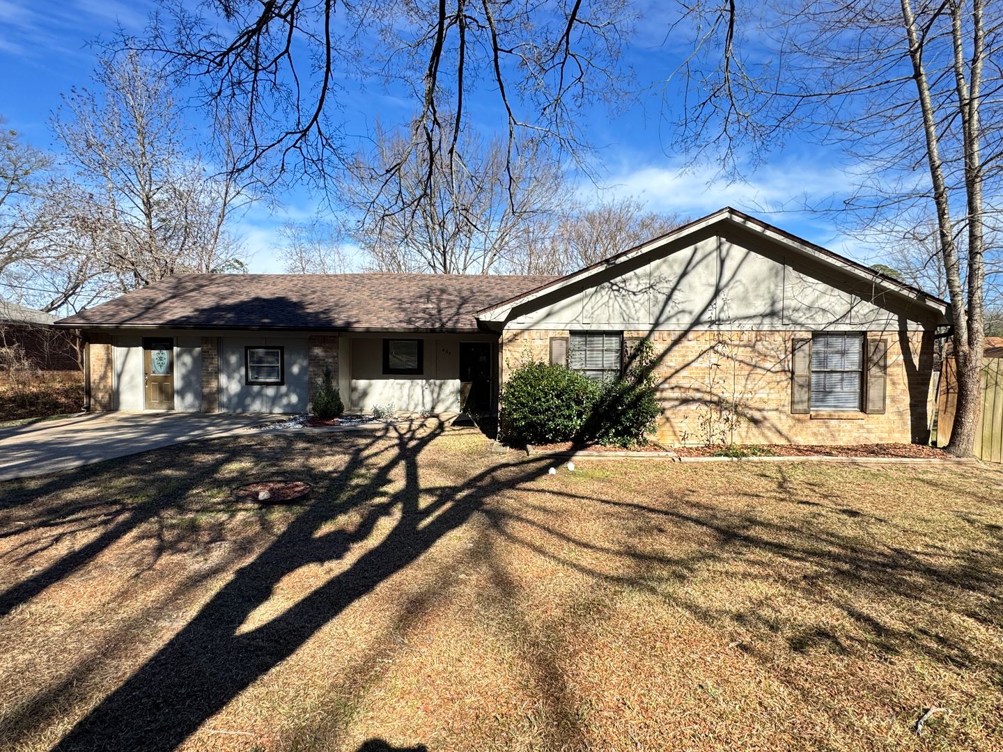 Tyler House: 405 Cypress Cir