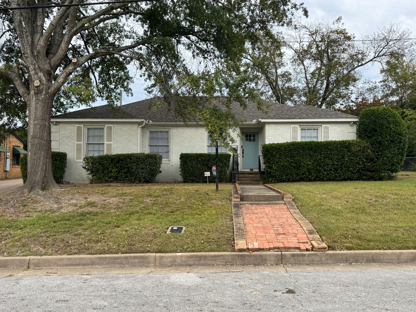 Tyler House: 823 W. Fifth St