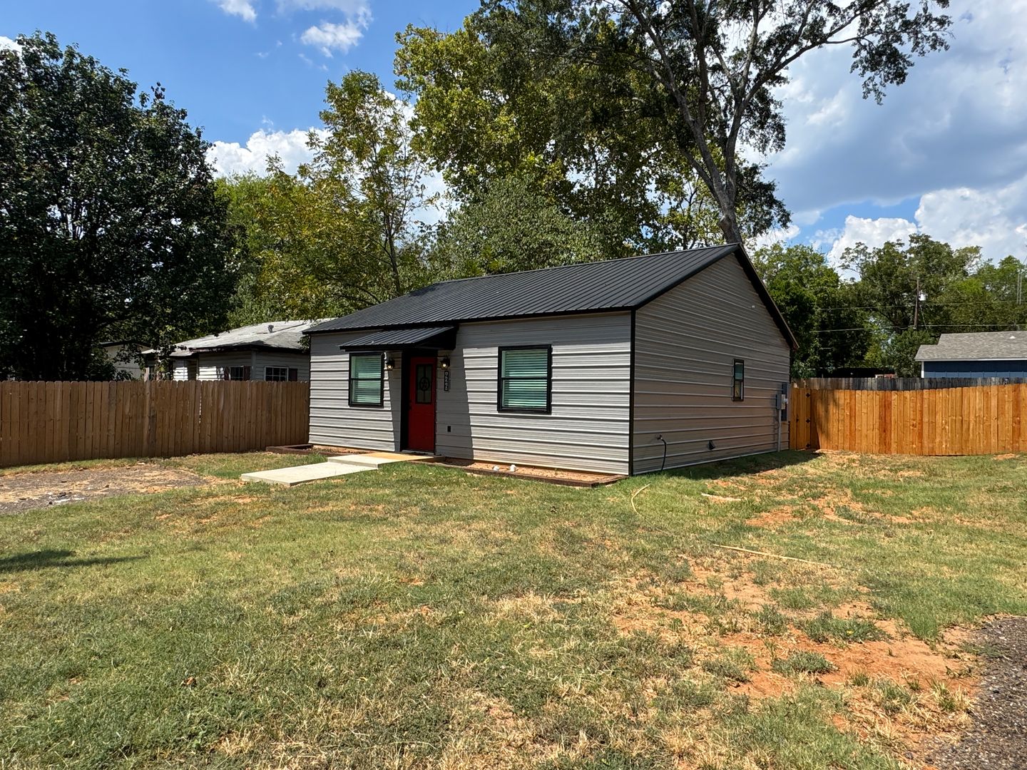 Hawkins Apartment: 410 W Front St