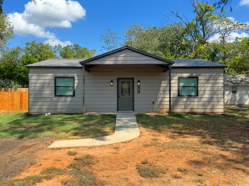 422 W Front – photo 1