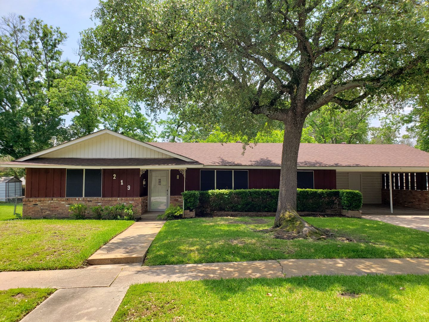 Tyler House: 219 Stanford St.