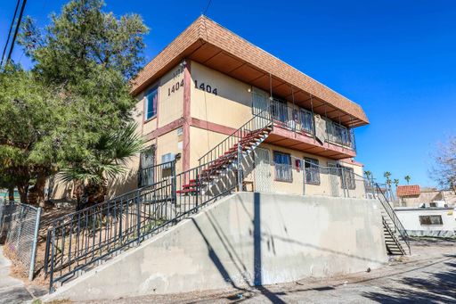Charming 2 Bedroom, 1 Bath Unit in Downtown Las Vegas! – photo 1