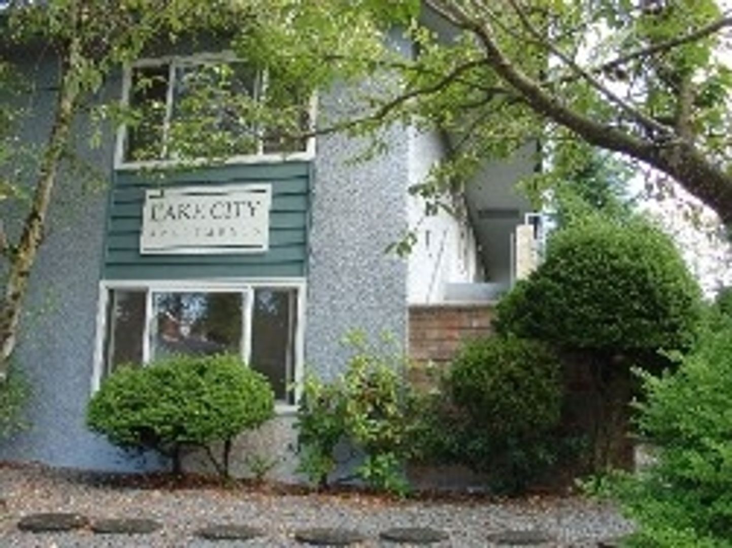 Seattle Apartment: 2600 NE 125th St