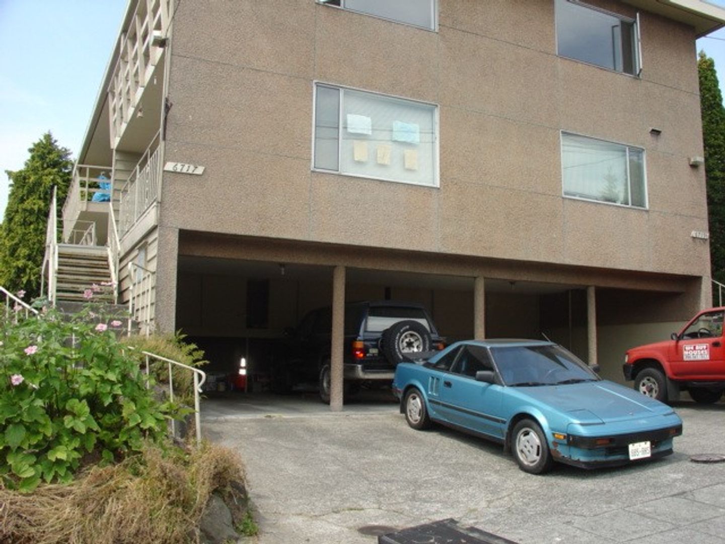 Seattle Apartment: 6717-19 24th Ave NW