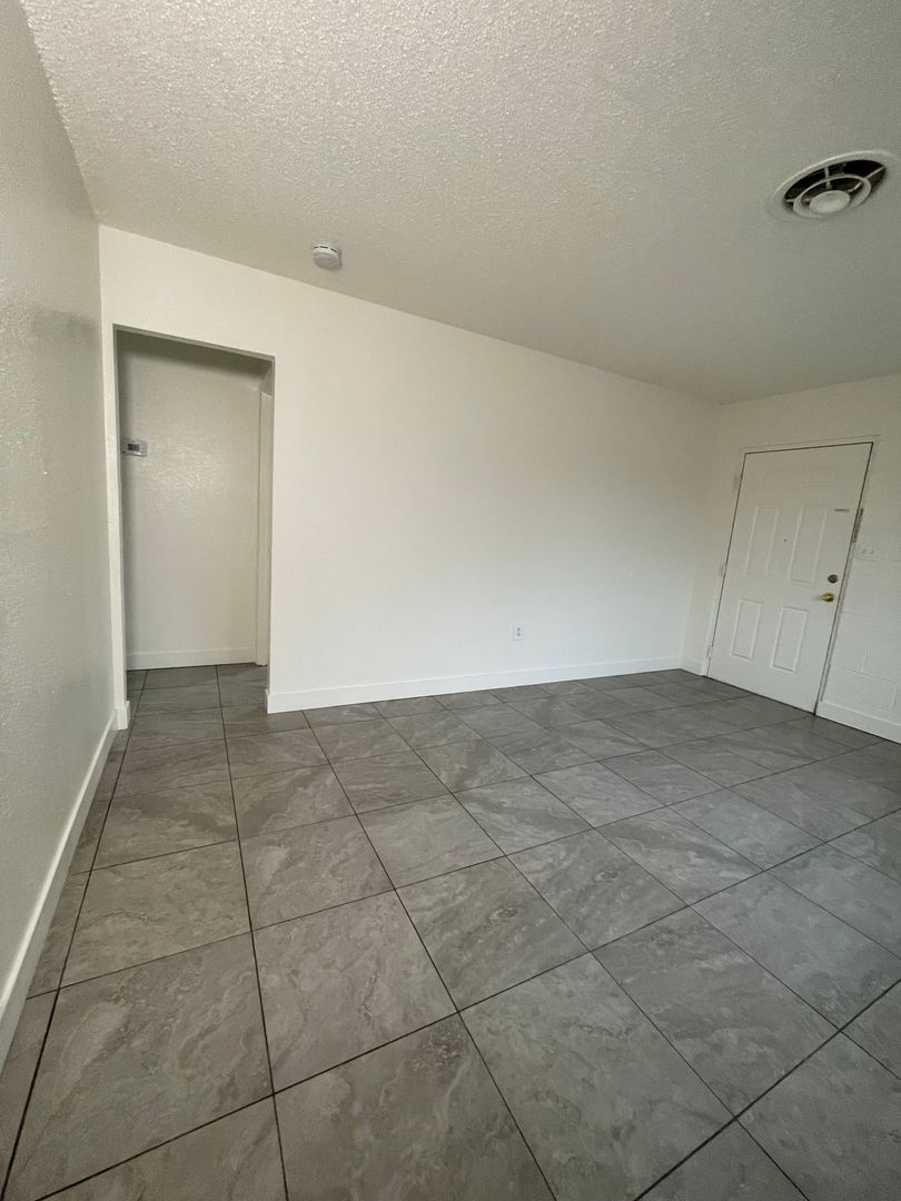 North Las Vegas Apartment: 2106 North Daley Street,