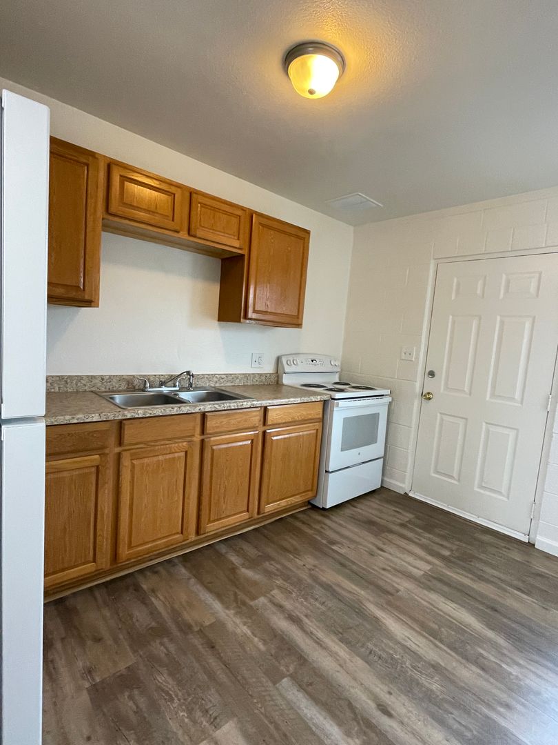 North Las Vegas Apartment: 2106 North Daley Street,