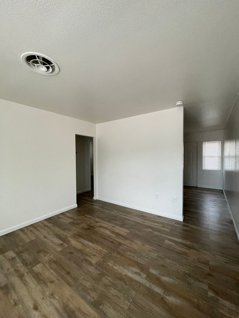 North Las Vegas Apartment: 2106 North Daley Street,