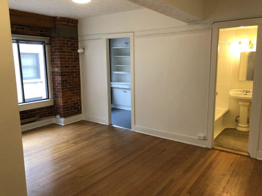 1 MONTH FREE - Historical Exposed Brick Interiors - Must See! – photo 1