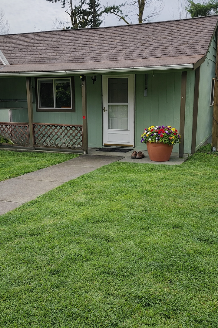 Renton Apartment: 22235 196th Ave SE