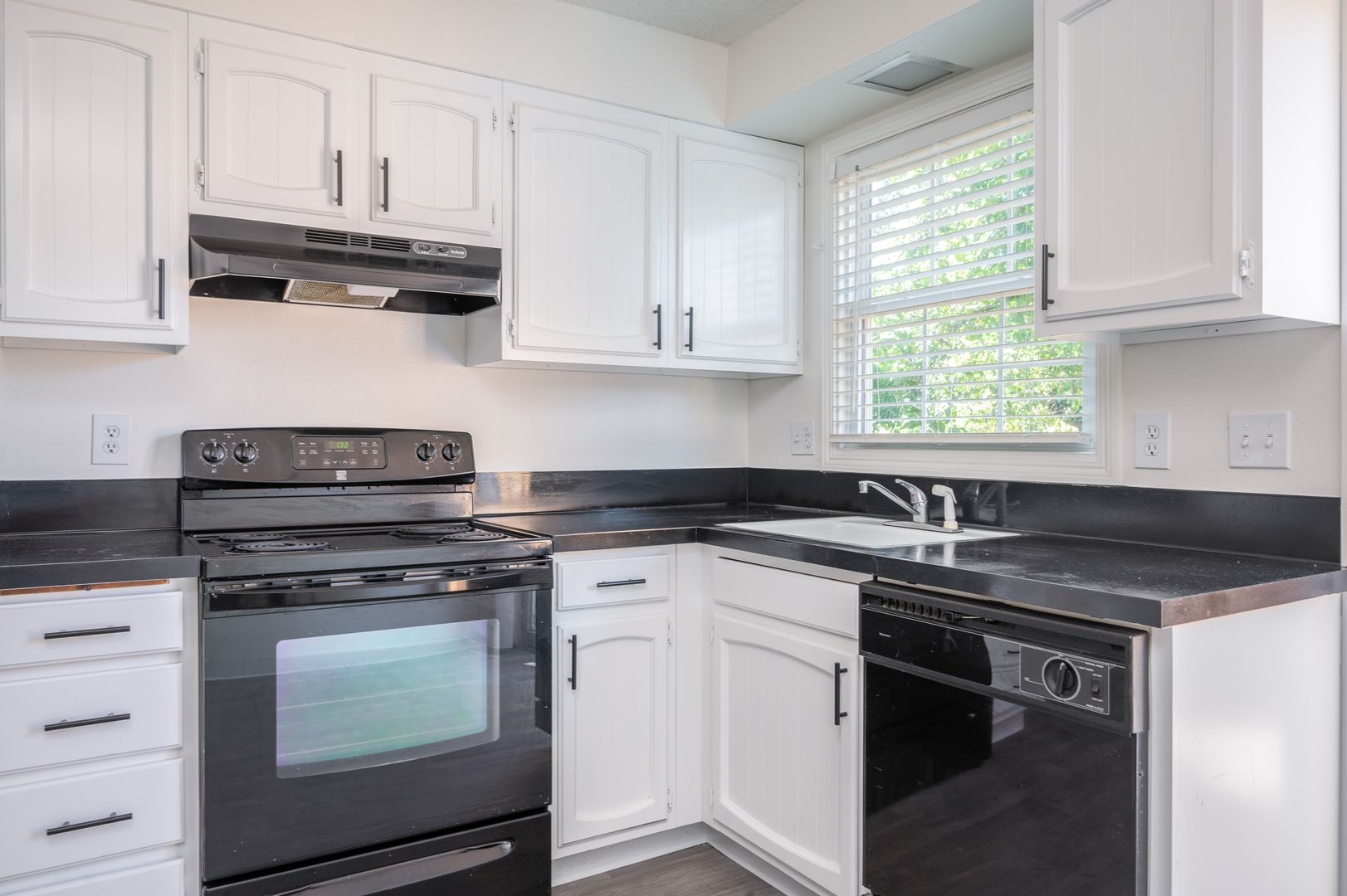 Gresham Apartment: 890 NW Division